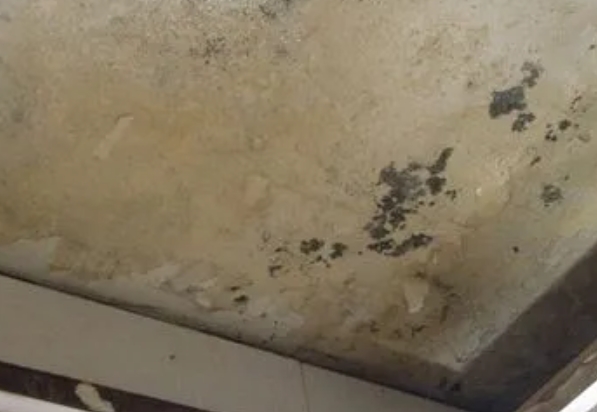资兴阳台漏水维修公司分享下资兴卫生间渗水维修需要注意哪些问题。